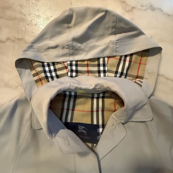 Burberry London women’s Vintage Joce trench Coat - Picture 6 of 15